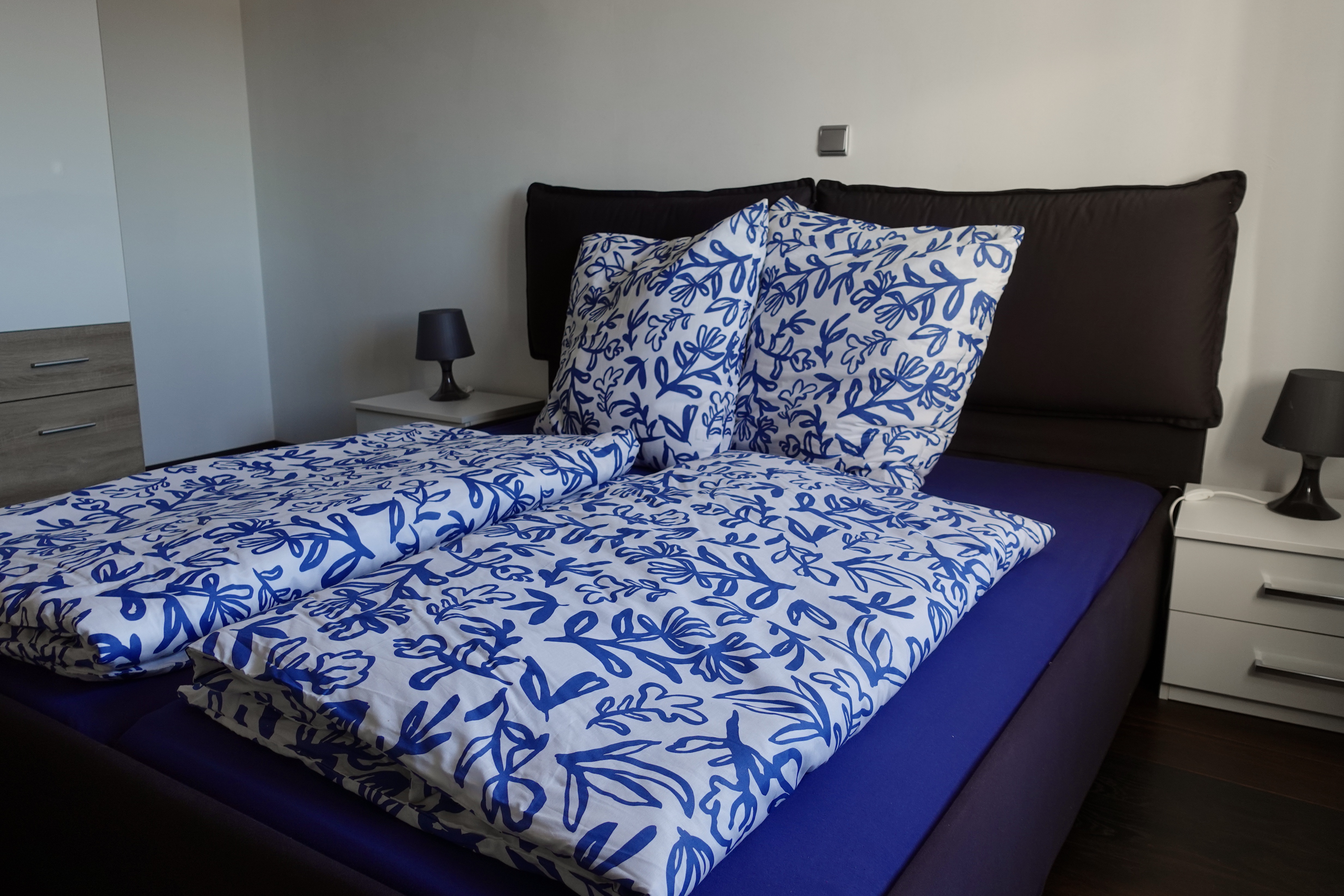 Schlafzimmer mit Doppelbett